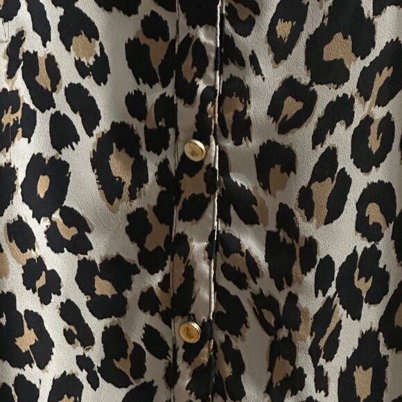 Chico’s size 3 (XL) animal print lightweight 1/2 button roll tab sleeve top - Picture 2 of 8